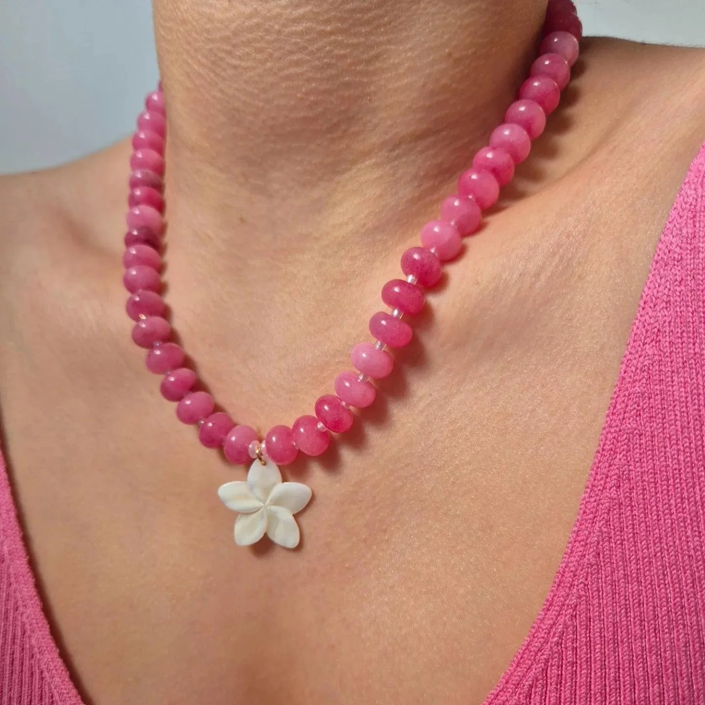 Pink Natural Stone Beads Choker Necklace with Flower Shell Pendant for Women Handmade Beaded Necklace Bohemia Jewelry Gifts