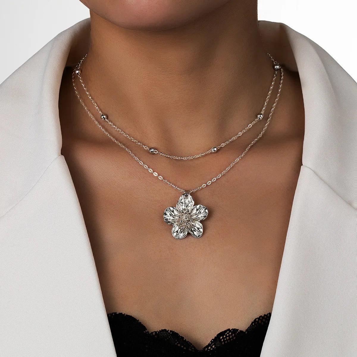 Minimalist Hammered Floral Pendant Necklace for Women Gold Plated Dainty Choker Office Everyday Wear Elegant Luxury Fashion Jewe