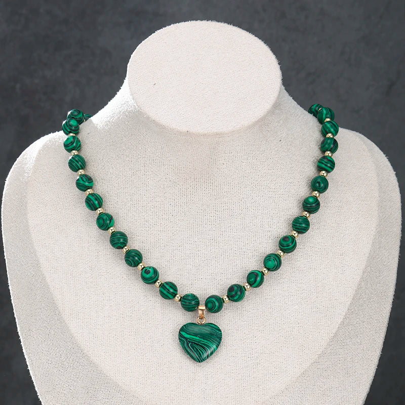 Green Heart Stone Pendant Necklace Natural Stone Beaded Chain Choker Necklaces Fashion Jewelry for Women Daily Party Wear Gifts