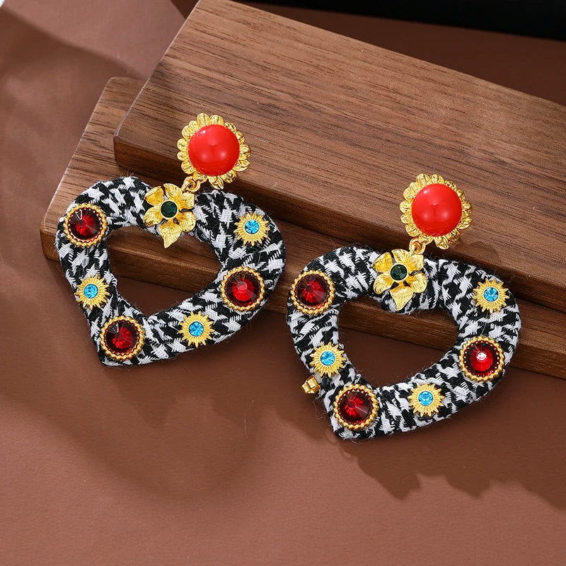 Vintage Style Luxury Thousand Bird Grid Heart-shaped Earring for Women Fashion Simple Zircon Heart-shaped Earring Party Jewelry