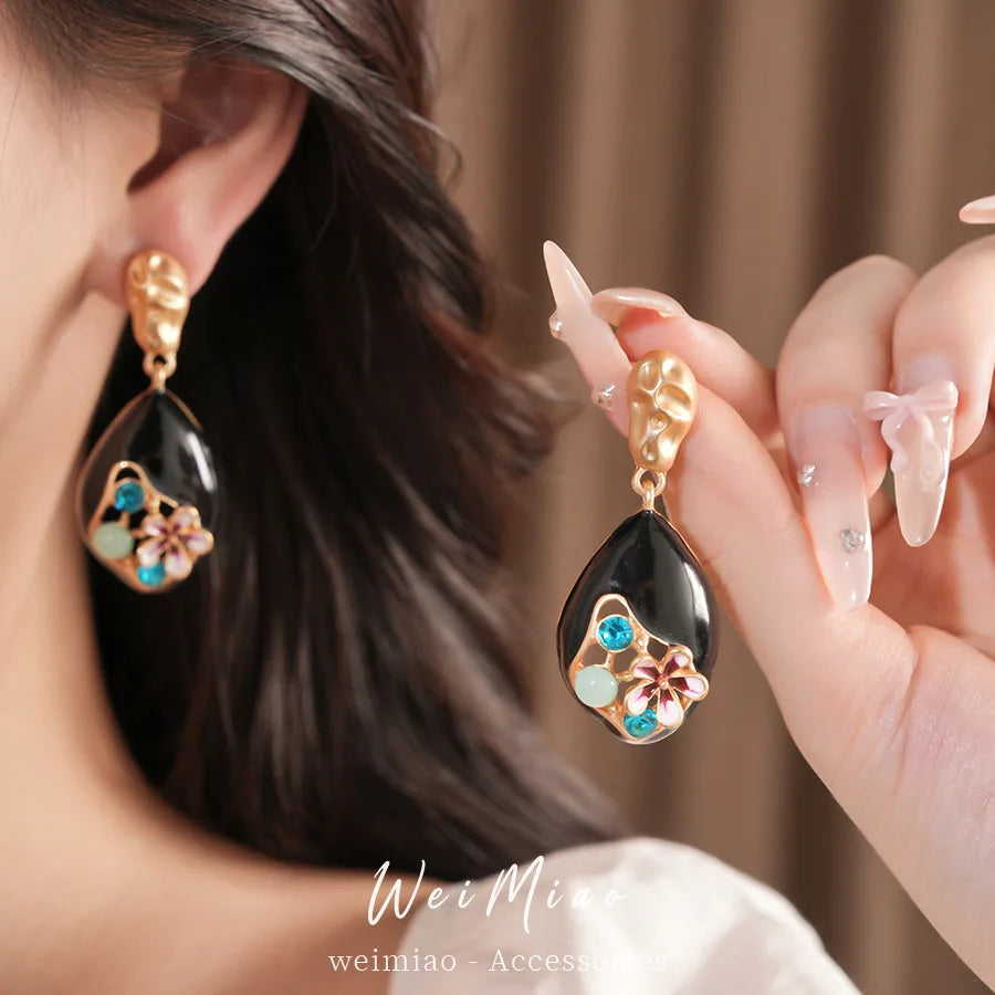 Vintage Rhinestone Enamel Flower Long Earrings Retro Style Light Luxury High Grade Exquisite Elegant Ear Jewelry for Women