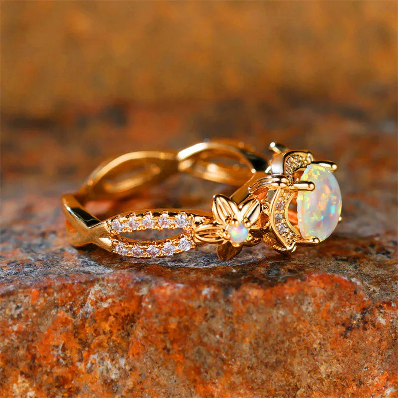 Cute Female Round White Fire Opal Stone Ring Yellow Gold Color Flower Engagement Rings For Women Charm Wedding Jewelry