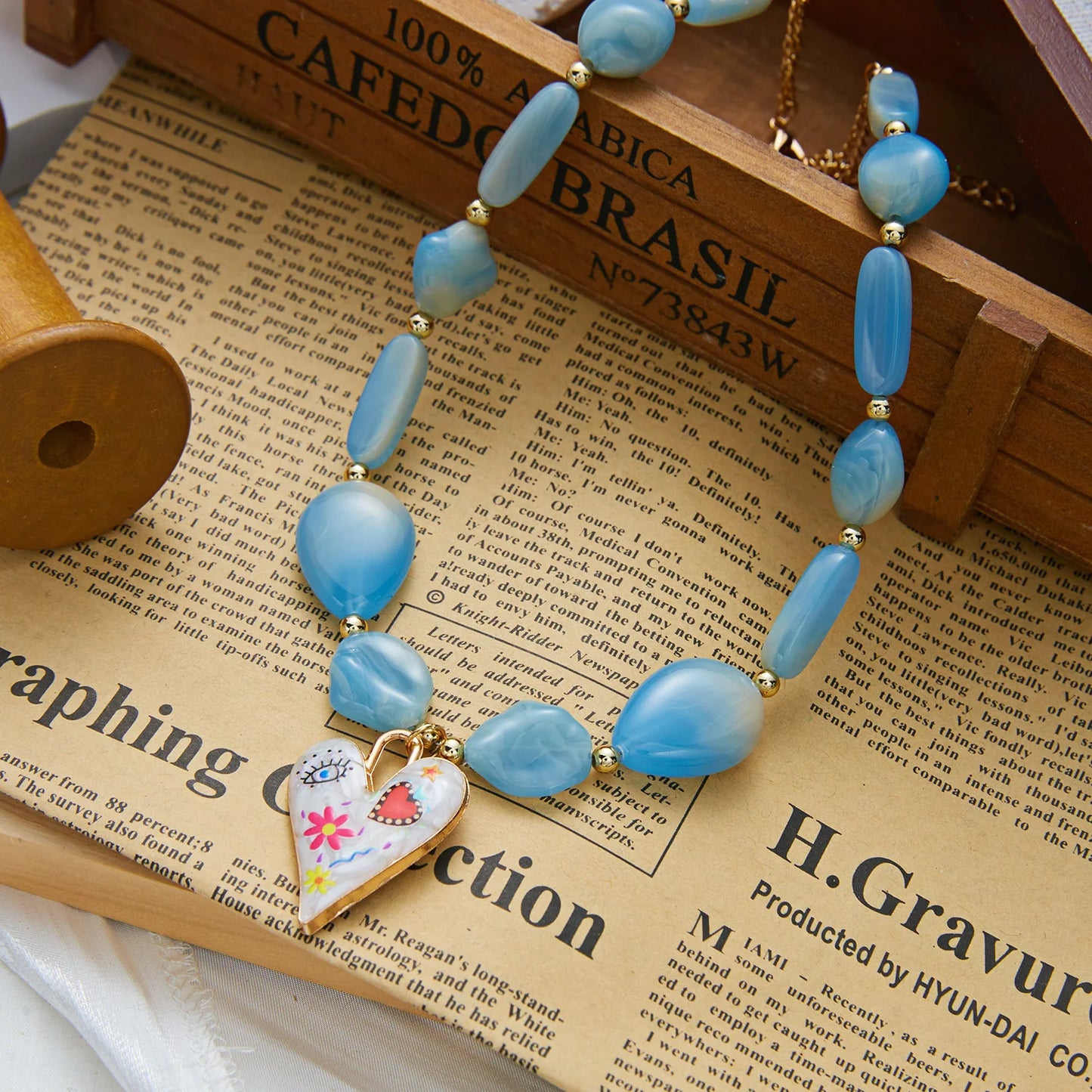 Colorful Irregular Resin Beaded Heart Pendant Necklace for Women Bohemia Brown Round Adjustable Choker Party Jewelry Gifts