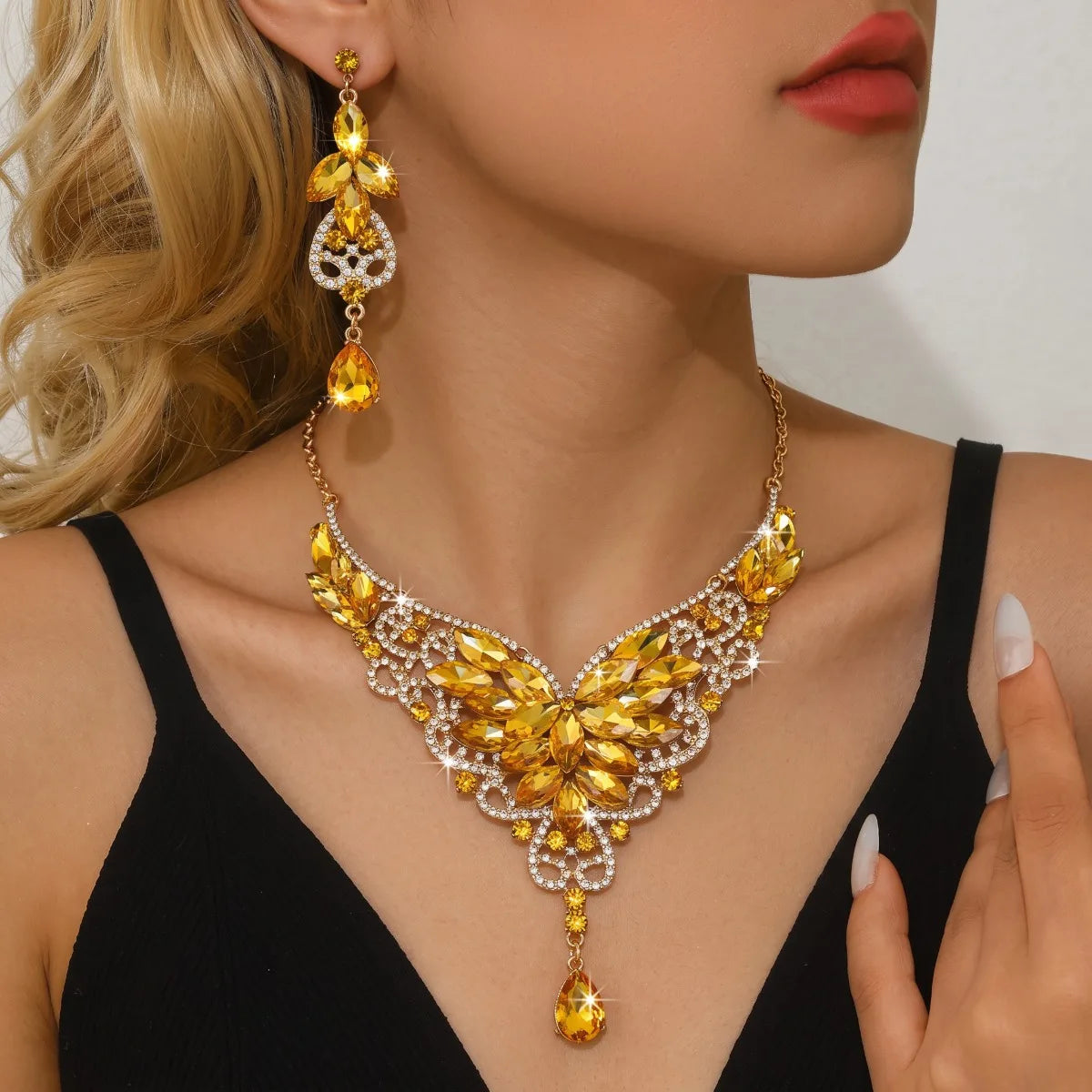 Yellow atmospheric V-shaped necklace earrings, ladies' red carpet runway dress accessories, holiday banquet gift jewelry