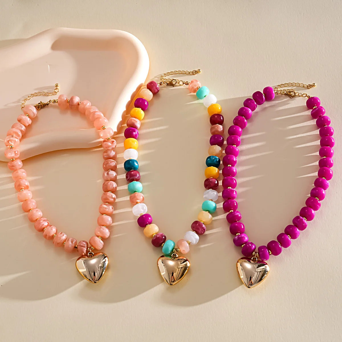KMVEXO Bohemia Colorful Resin Beaded Heart Pendant Acrylic Necklaces for Women Aesthetic Y2K Fashion Choker Necklace Jewelry ﻿