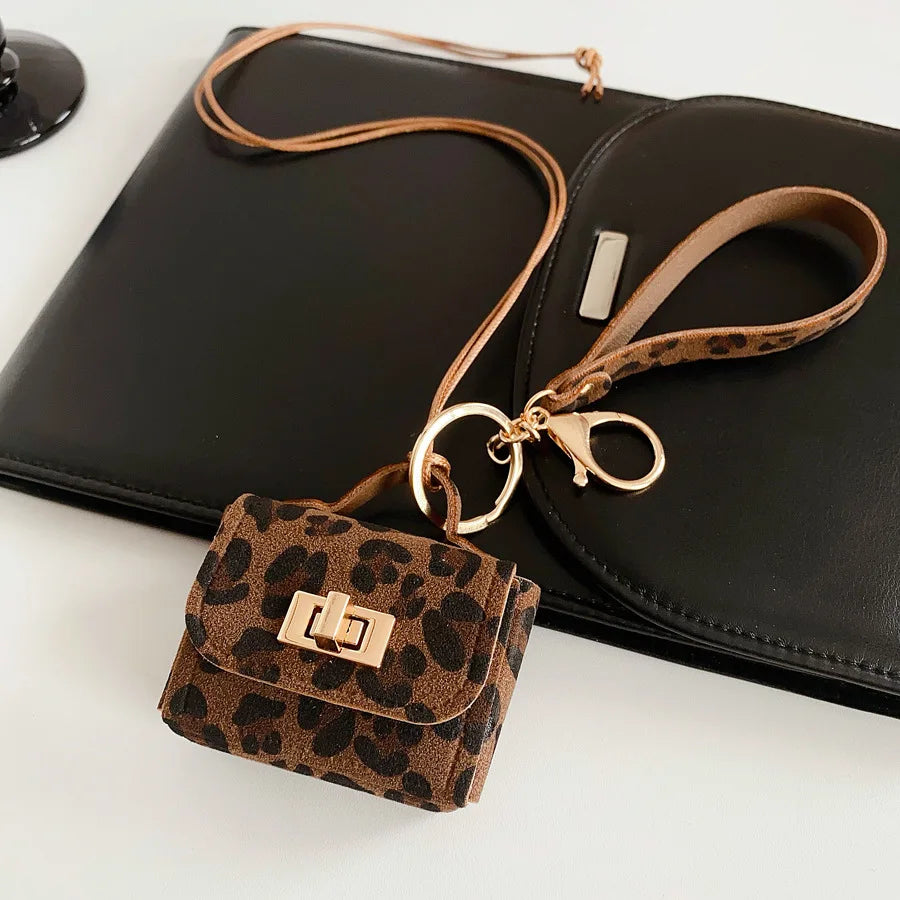 Bag Shape Leopard Print Leather Pendant Necklace Vintage Fashion Temperament  Sweater Chain Woman for Daily Accessories N1