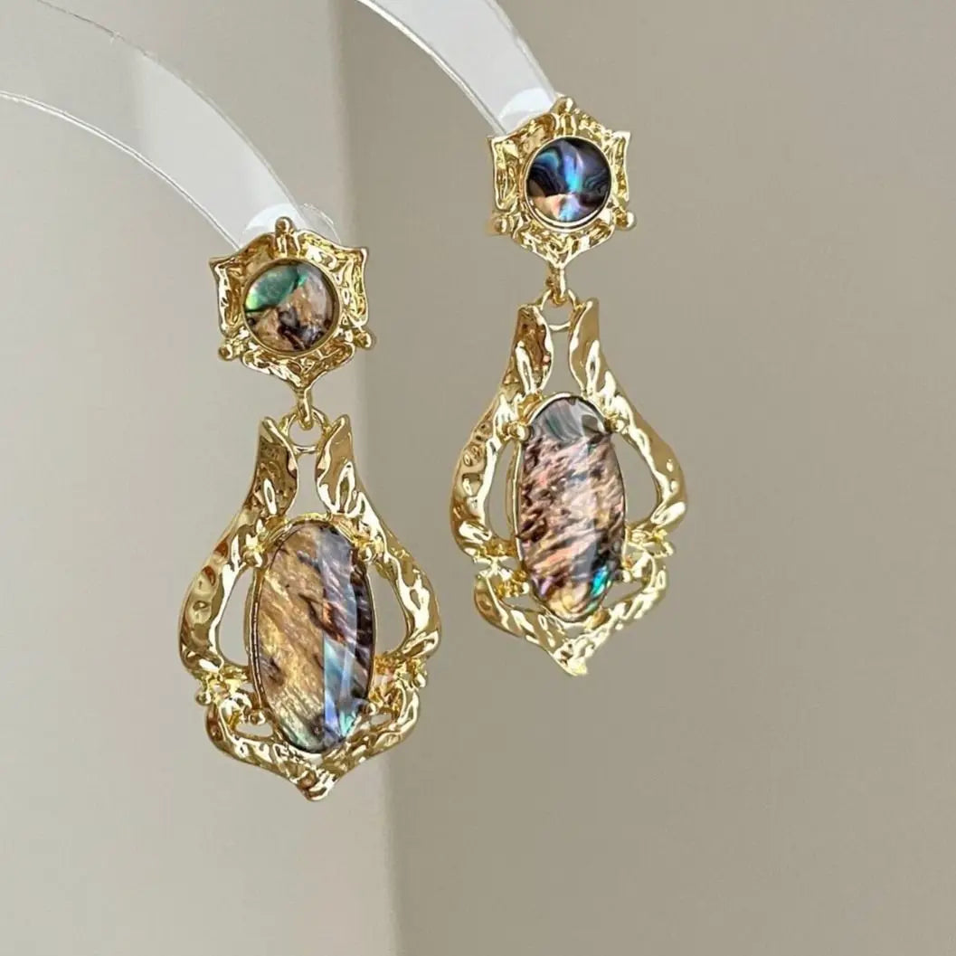 French retro shell gold tassel earrings with exquisite fashion and high-end design, niche palace style unique earrings