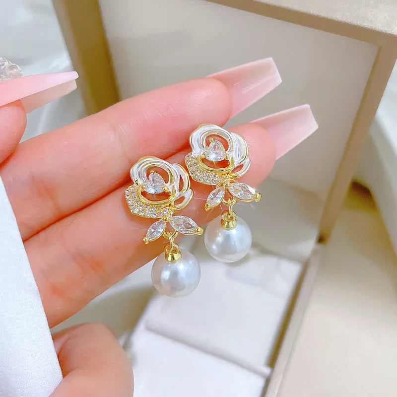 Romantic Shell Flower Pendant Necklace with Imitation Pearl Luxury Trendy Wedding Accessories Gift Aesthetic Jewelry for Women