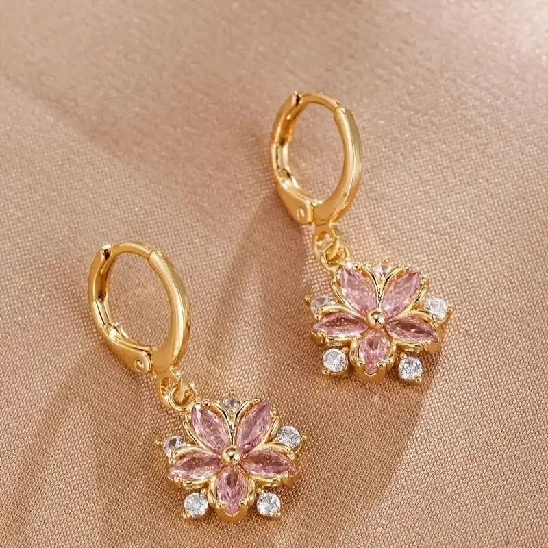 A Pair of Exquisite and Compact Lucky Grass Fashionable Flower Zircon Women Earrings with High-End Temperament New Accessories
