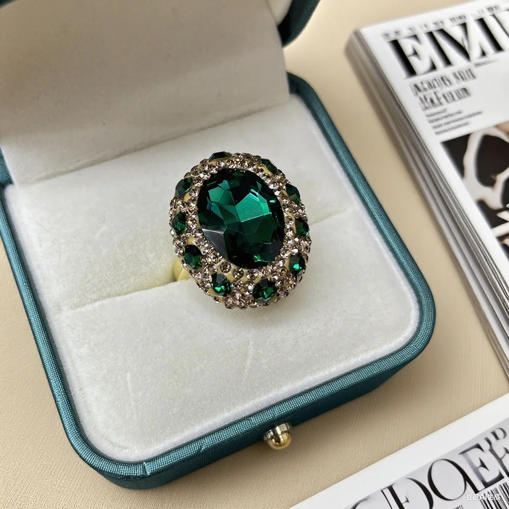 Green Crystal Ring Full of Diamonds Noble Temperament Light Luxury Jewelry Vintage Design for Wedding Party High-end Jewelry