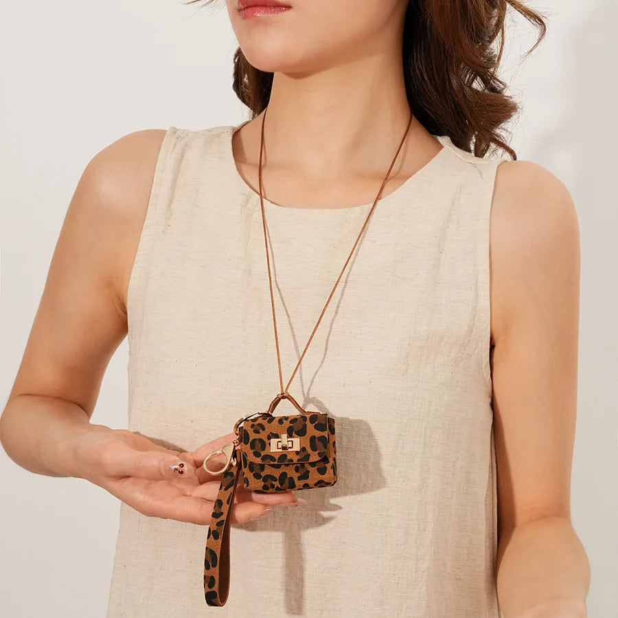 Bag Shape Leopard Print Leather Pendant Necklace Vintage Fashion Temperament  Sweater Chain Woman for Daily Accessories N1