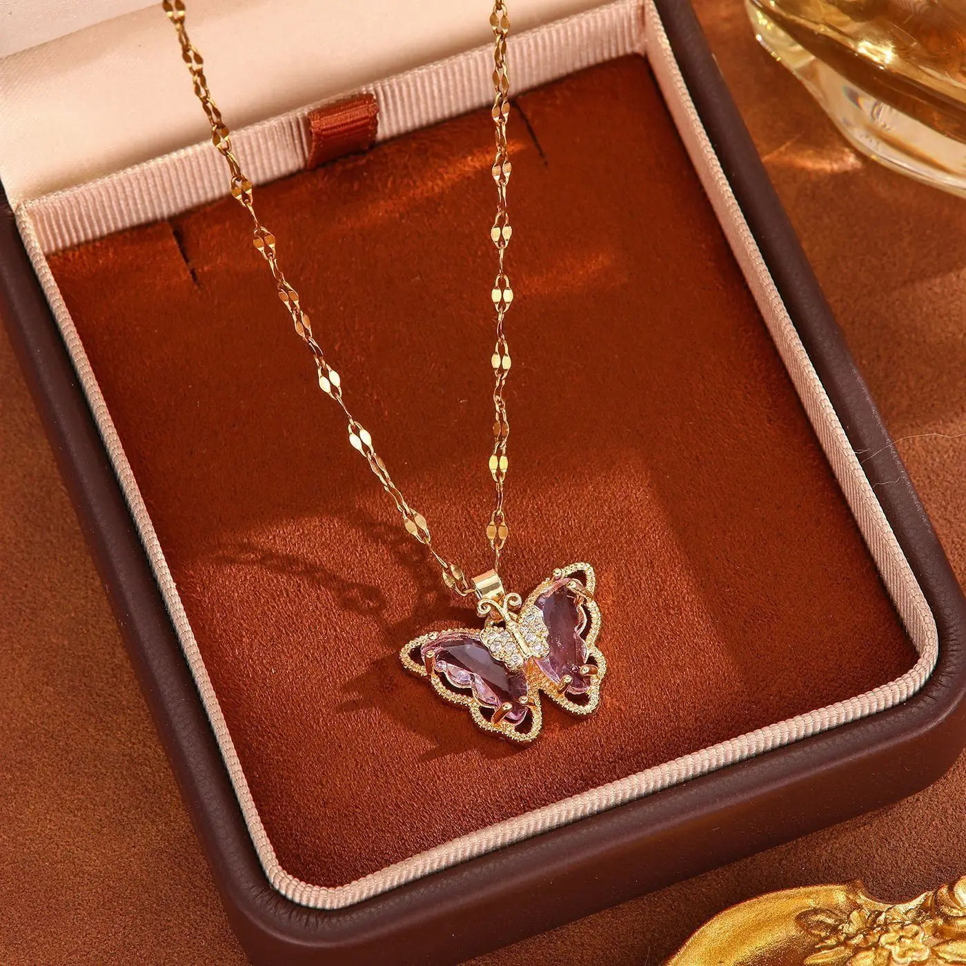 Dreamy purple butterfly zircon pendant necklace with a niche design, featuring a collarbone chain that never fades, made of tita